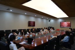 深入开展学习贯彻习近平新时代中国特色社会主义思想主题教育正当时——美女自慰
国际关系专业教工党支部组织专题党课
